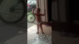 Yuri Lorenzo dançando com apenas 1 ano e nove meses