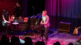 Keith Urban Performs Stripped Down Version of "The Fighter"