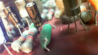 SONY TR712 Transistor Radio Video #4 - Little Green Capacitors