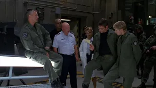 Stargate SG-1 - Season 4 - 2010 - Attack on the Stargate terminal / Hope from the future