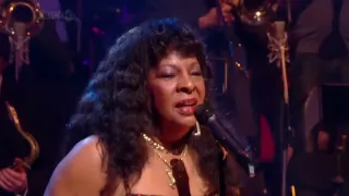 Martha Reeves and the Vandellas - Nowhere To Run (Jools Annual Hootenanny 2008) HD 720p