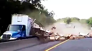 BEST TRUCK DRIVING FAILS CAUGHT ON TAPE! Idiot Drivers On Road 2017