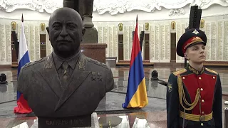 Музею Победы передан в дар бюст полководца Ивана Баграмяна