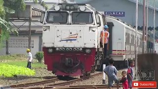 Kereta Api Penumpang Keberangkatan Dari Stasiun Cilacap