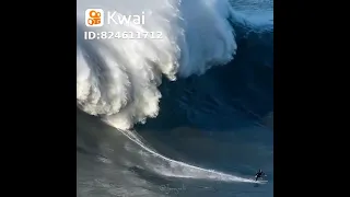 surfing the biggest waves in the world in Nazaré Portugal