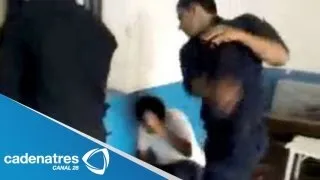 Policía Argentino golpea a joven detenido (VIDEO)