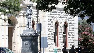 Crowd gathers to protect Confederate statue after rumors of protest spread on social media