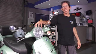 Robot Reviews the Modern Classic Vespa GT200