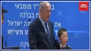 Benjamin Netanyahu Meets Moshe Holtzberg In Chabad House, Unveils 26/11 Memorial
