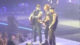 Keith Urban & The Madden Bros singing Wonderwall By Oasis. Live at the BEC Australia 25/01/2013