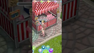 Sims FreePlay - Eat cotton candy