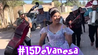 Saliendo de misa #15DeVanesa #UnaFamiliaSinNada