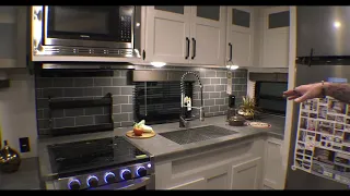 Open-Concept Rear Kitchen Travel Trailer | 2021 Puma 28RKQS