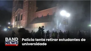 Polícia tenta retirar estudantes de universidade | BandNews TV