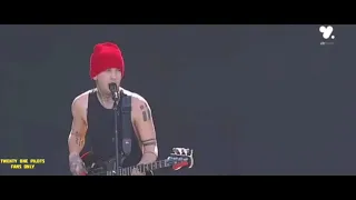 Twenty One Pilots - Jump Around-House Of Pain Cover-(Live in Lollapalooza Chile 2016)