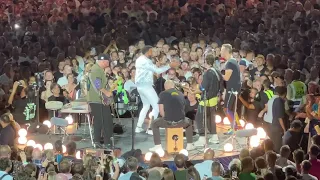 Coldplay with Craig David Wembley Stadium 13th August - 7 Days (Chris Martin adds hilarious lyrics)