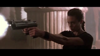 Lara Croft vs  robot.  movie Lara Croft: Tomb Raider ( 2001)