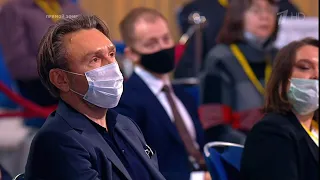 Сергей Шнуров на пресс-конференции Владимира Путина