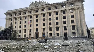 Zentrum von Charkiw bombardiert