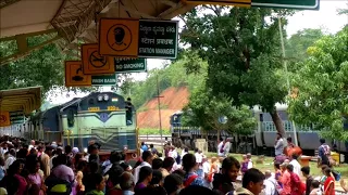 INDIAN RAILWAYS | Madly Honking Train Slowly Enters Heavily Crowded Station