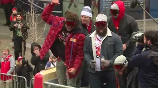 Crowd chants 'MVP' as Mahomes does tomahawk chop