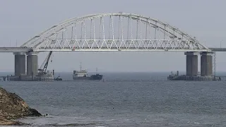Крымский мост частично обрушился в результате взрыва и пожара…