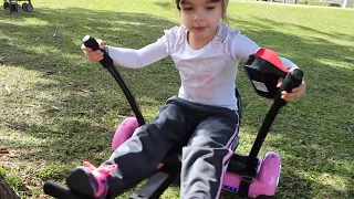 CAÇANDO SURPRESAS NO PARQUE DE HOVERBOARD - Jéssica Godar e Laurinha e Helena