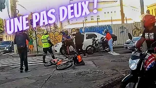 😡BAGARRE ! IL SE PREND DES GROSSES PATATES D'UN MOTARD !🥊 (une pas deux)