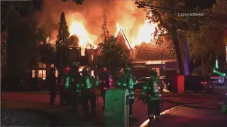 Fire crews battle blaze at northwest suburban Kildeer home