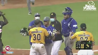 Hansel Robles golpea a Rangel Ravelo y se vacian los dogouts | 2do Juego | Licey vs Aguilas | 20 dic