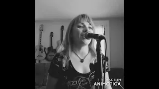 One-Shot cover of "La Foule" EDITH PIAF, recorded with my mobile, just a microphone and a reverb.