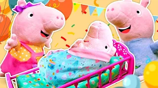 Maman Pig est-elle enceinte? Vidéos pour enfant sur Peppa Pig et sa famille des jouets en peluche.