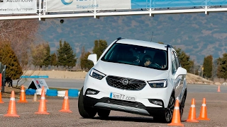 Opel Mokka X 2017 - Maniobra de esquiva (moose test) y eslalon | km77.com