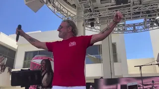 Sammy Hagar Surprises Tribute Band in Las Vegas