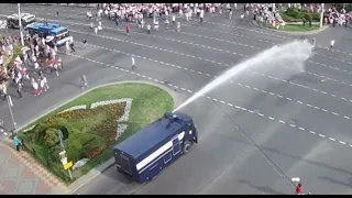 Милиция применила водометы для разгона протестующих в Минске