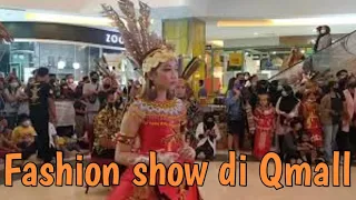 Fashion show seni budaya Dayak di Qmall Banjarbaru Kalimantan Selatan