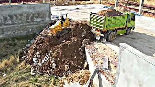 Start the bulldozer, push the dirt, then start the 5-ton dump truck for the new project!