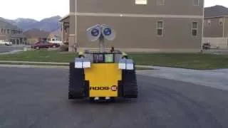 Awesome Wall-E Costume!