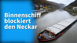 Binnenschiff blockiert den Neckar bei Eberbach -  ca. 30 Schiffe stecken bereits fest