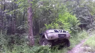 Лайфхак как не стоит ездить в лесу на Nissan Patrol и Toyota Hilux
