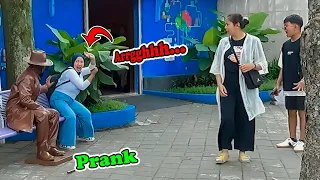 CEWEK INI TERLALU HISTERIS......!! LIVING STATUE PRANK, HUMAN STATUE PRANK