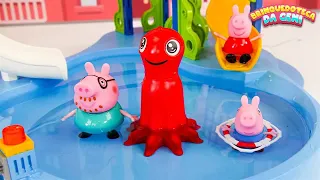 Peppa Pig no Vídeo de Aprendizagem com Brinquedos — Peppa Pig ganha uma nova piscina e vai nadar!