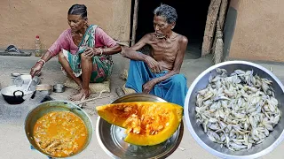 village old poor couple cooking SMALL FISH CURRY with pumpkin || actual village life india || poor