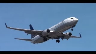 United Airlines Boeing 737-800 [N77518] landing at LAX