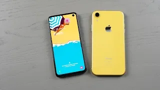 iPhone XR против Galaxy S10e