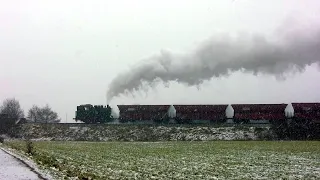 80 039 mit 1000 Tonnen Kohle im Schneetreiben
