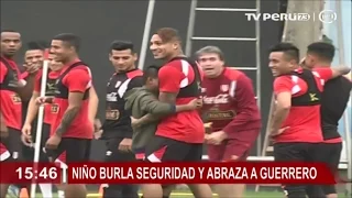 Niño burla seguridad para abrazar a Paolo Guerrero