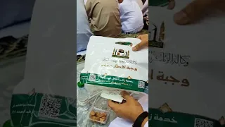 What's Inside?? Ramadan Iftar Meal Box at Masjid Al Nabawi #ytshorts #shorts