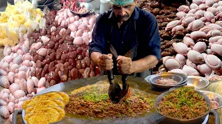 PAKISTANI STREET FOOD - BUTTER GOAT OFFAL STEW AND BRAIN KIDNEY MASALA KATAKAT LAHORE PAKISTAN