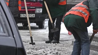 Розчистка тротуарів від льоду та послідуючі наслідки #Конотоп